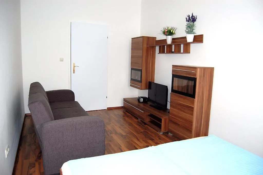 Vienna Family Apartments 0*,